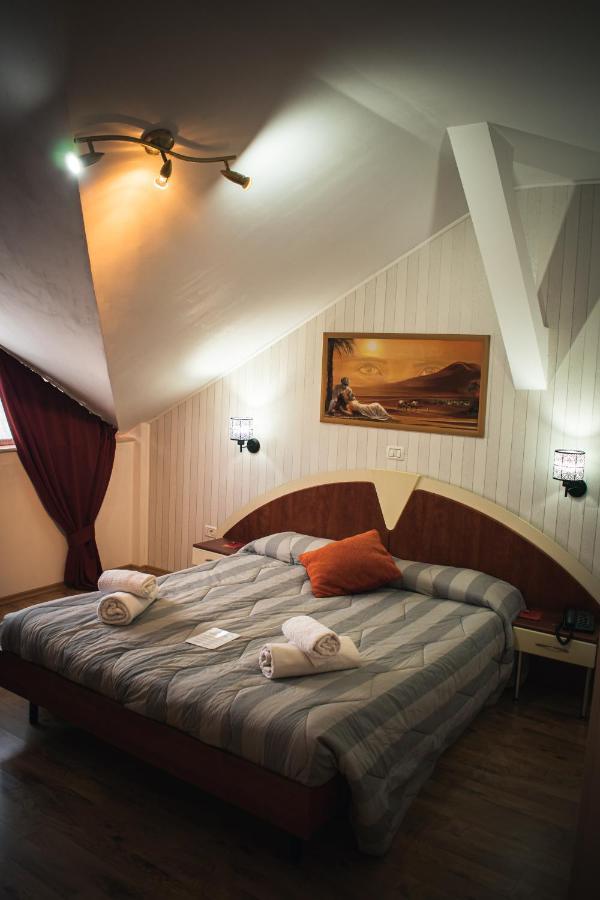 Hotel Vila Veneto ทิมิชัวรา ภายนอก รูปภาพ