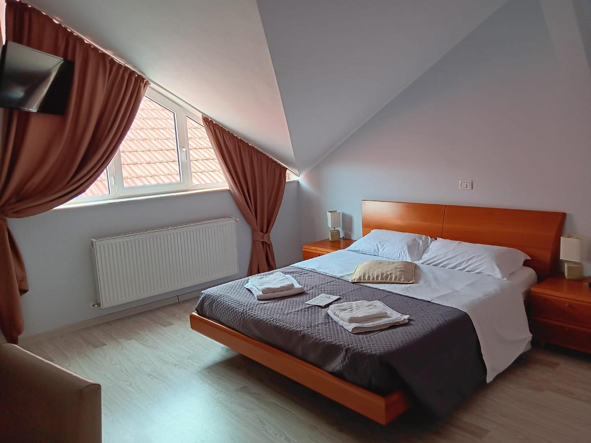 Hotel Vila Veneto ทิมิชัวรา ภายนอก รูปภาพ