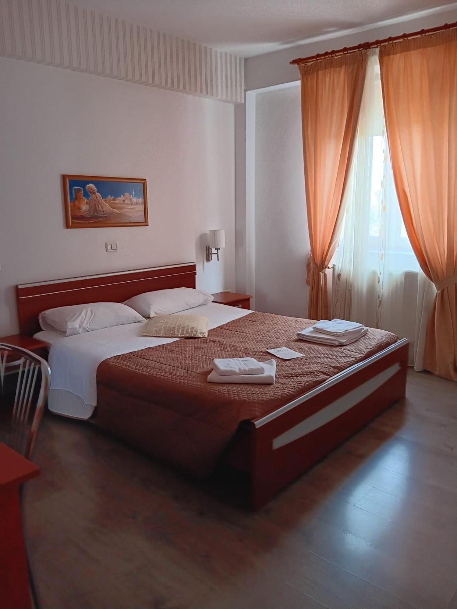 Hotel Vila Veneto ทิมิชัวรา ภายนอก รูปภาพ