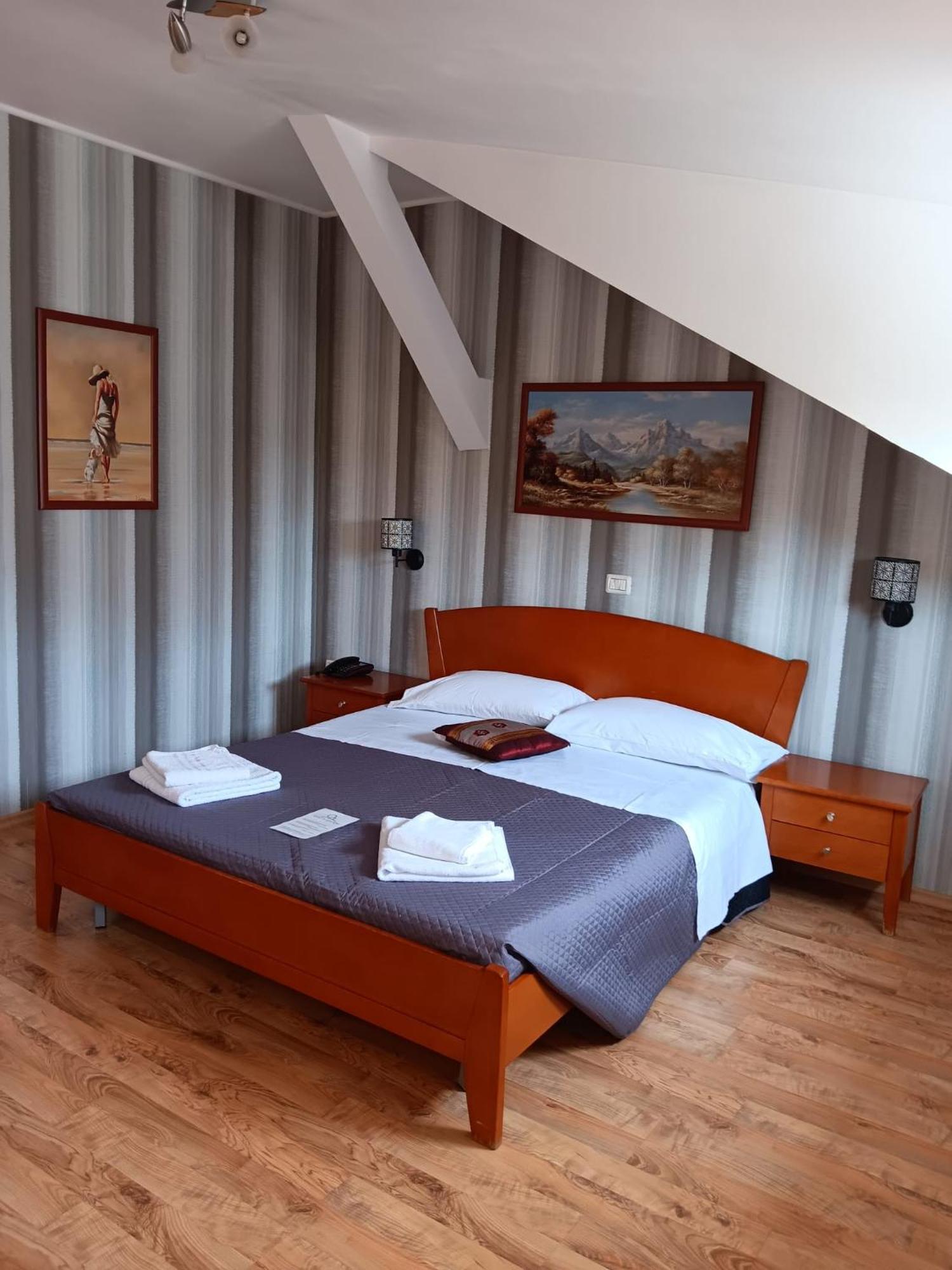 Hotel Vila Veneto ทิมิชัวรา ภายนอก รูปภาพ