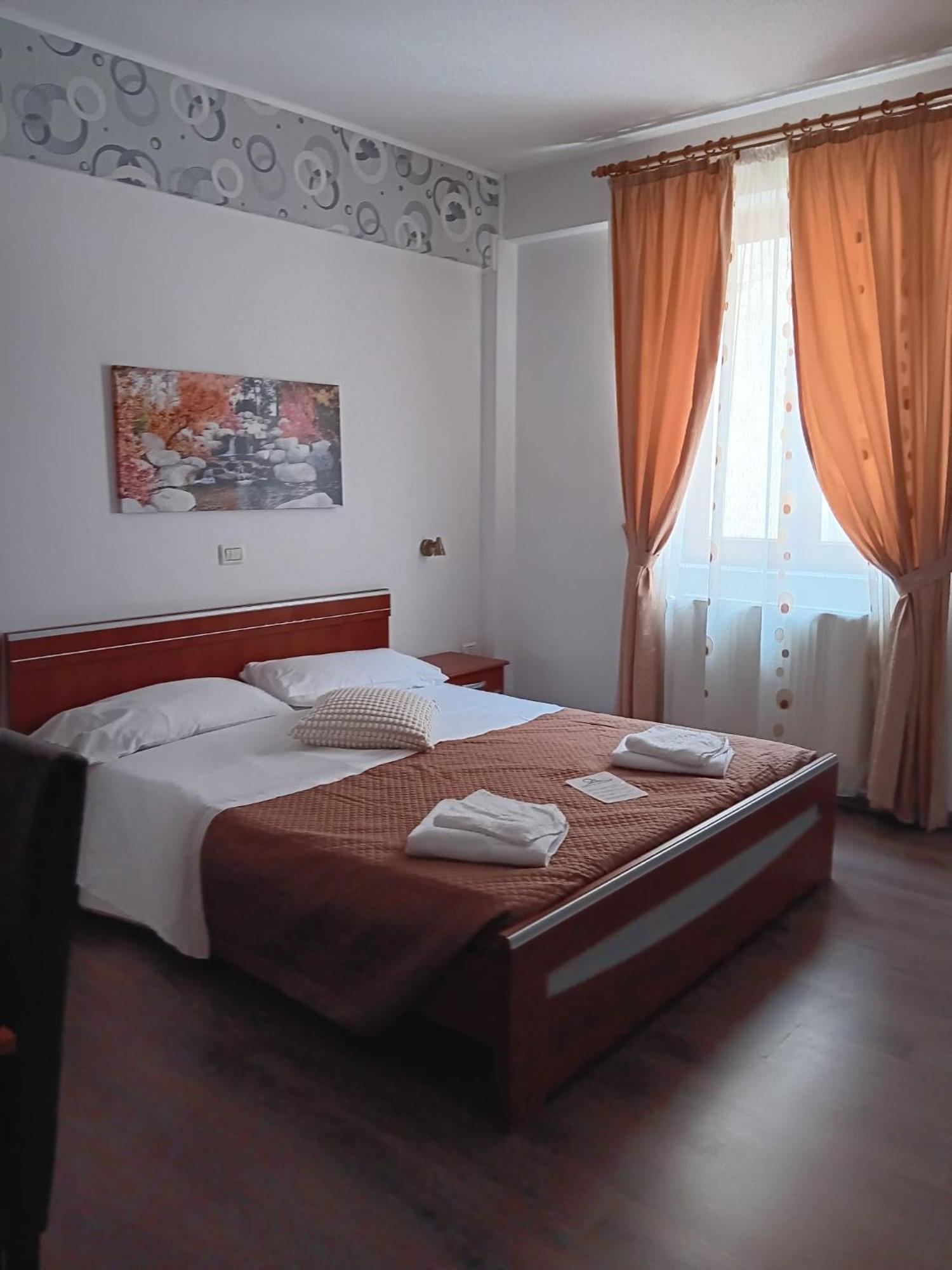Hotel Vila Veneto ทิมิชัวรา ภายนอก รูปภาพ