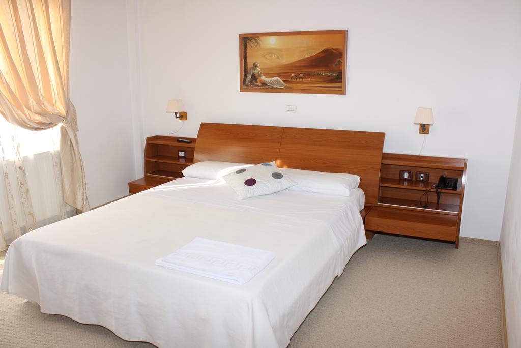 Hotel Vila Veneto ทิมิชัวรา ภายนอก รูปภาพ