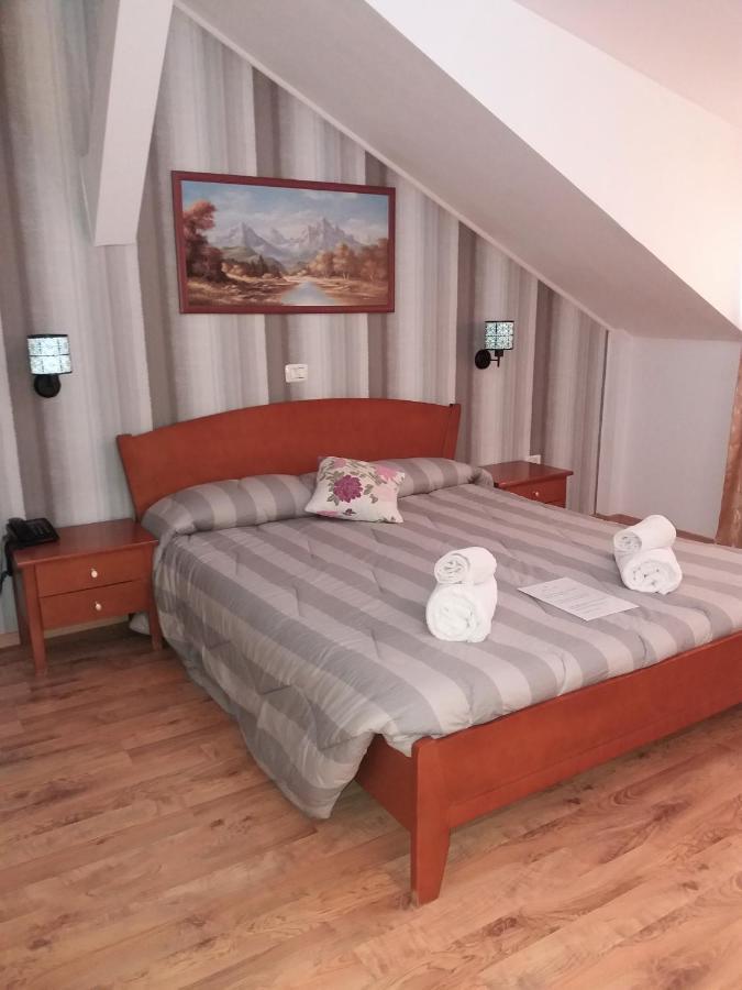 Hotel Vila Veneto ทิมิชัวรา ภายนอก รูปภาพ
